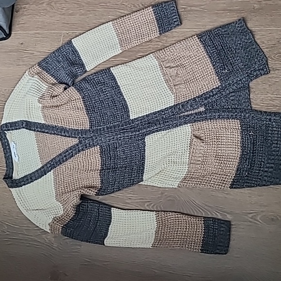 Cardigan - Picture 2 of 3